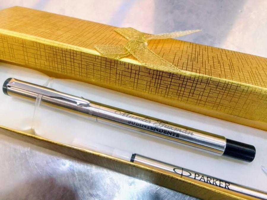 Bolígrafo fino personalizado en láser para regalo